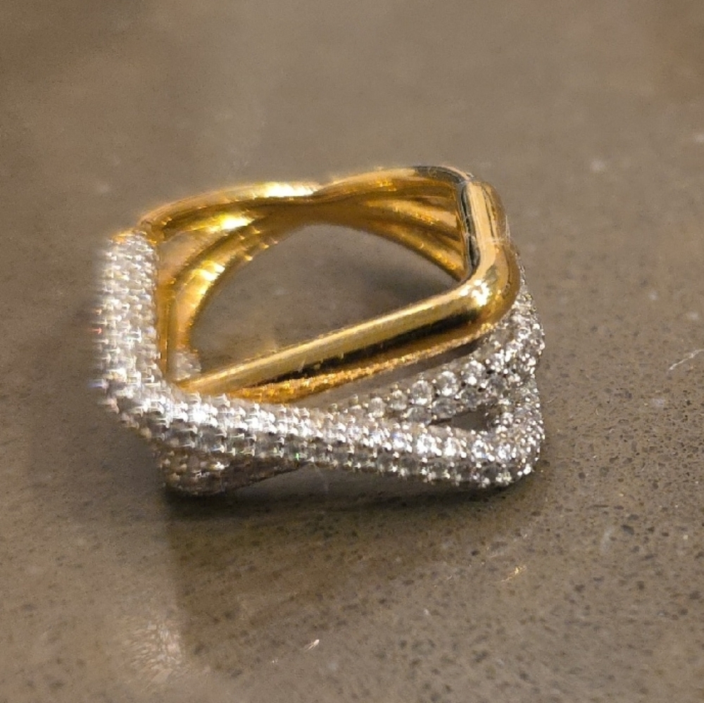 Elegant Gold and Silver Women's Ring